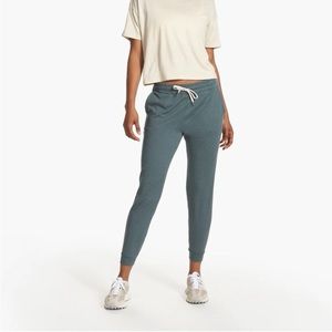 Vuori Performance Jogger - Lake Heather - Green